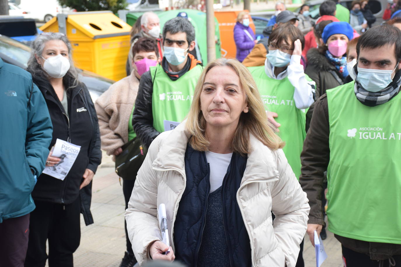 Se reanudan los 'Paseos saludables' del barrio Madre de Dios después de dos años. En este primer paseo han participado 70 personas.