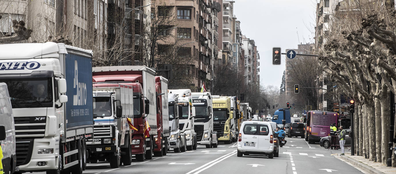 La tercera marcha de camiones recorre este jueves las calles del centro de Logroño. 