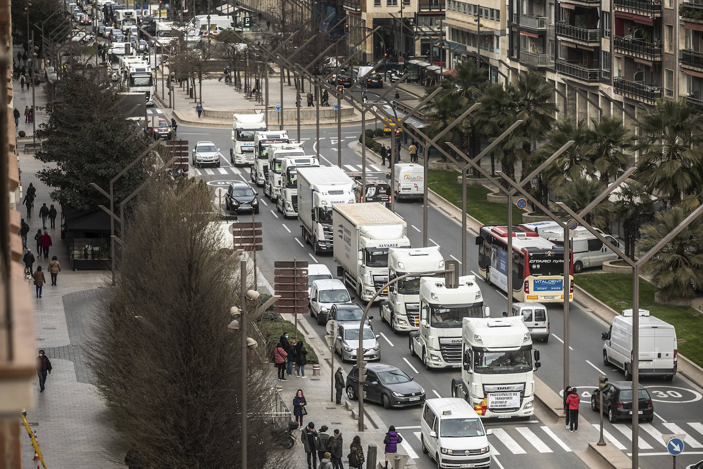 La tercera marcha de camiones recorre este jueves las calles del centro de Logroño. 