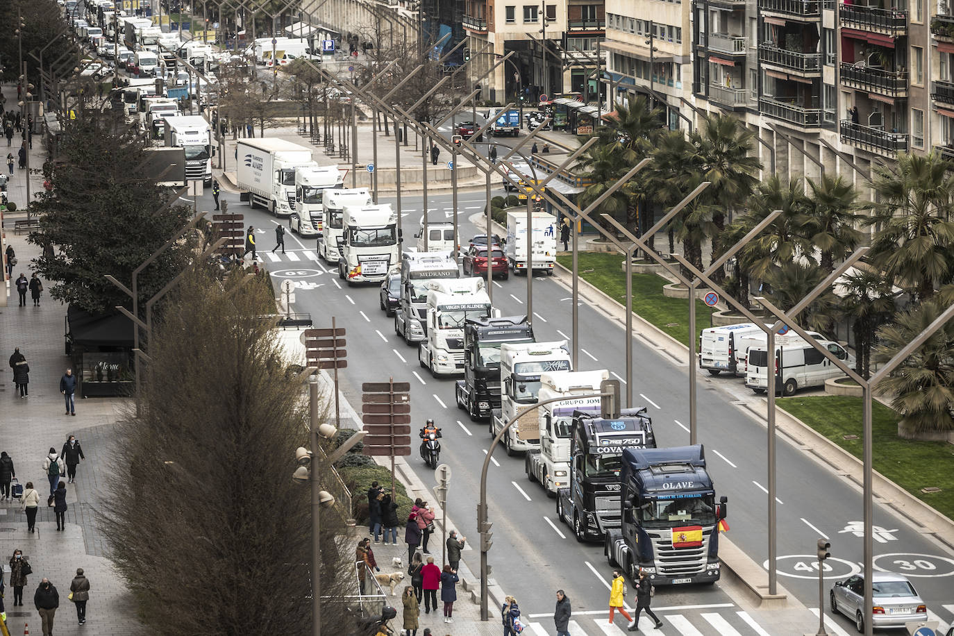 La tercera marcha de camiones recorre este jueves las calles del centro de Logroño. 