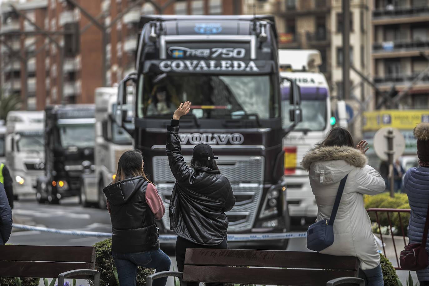 La tercera marcha de camiones recorre este jueves las calles del centro de Logroño. 