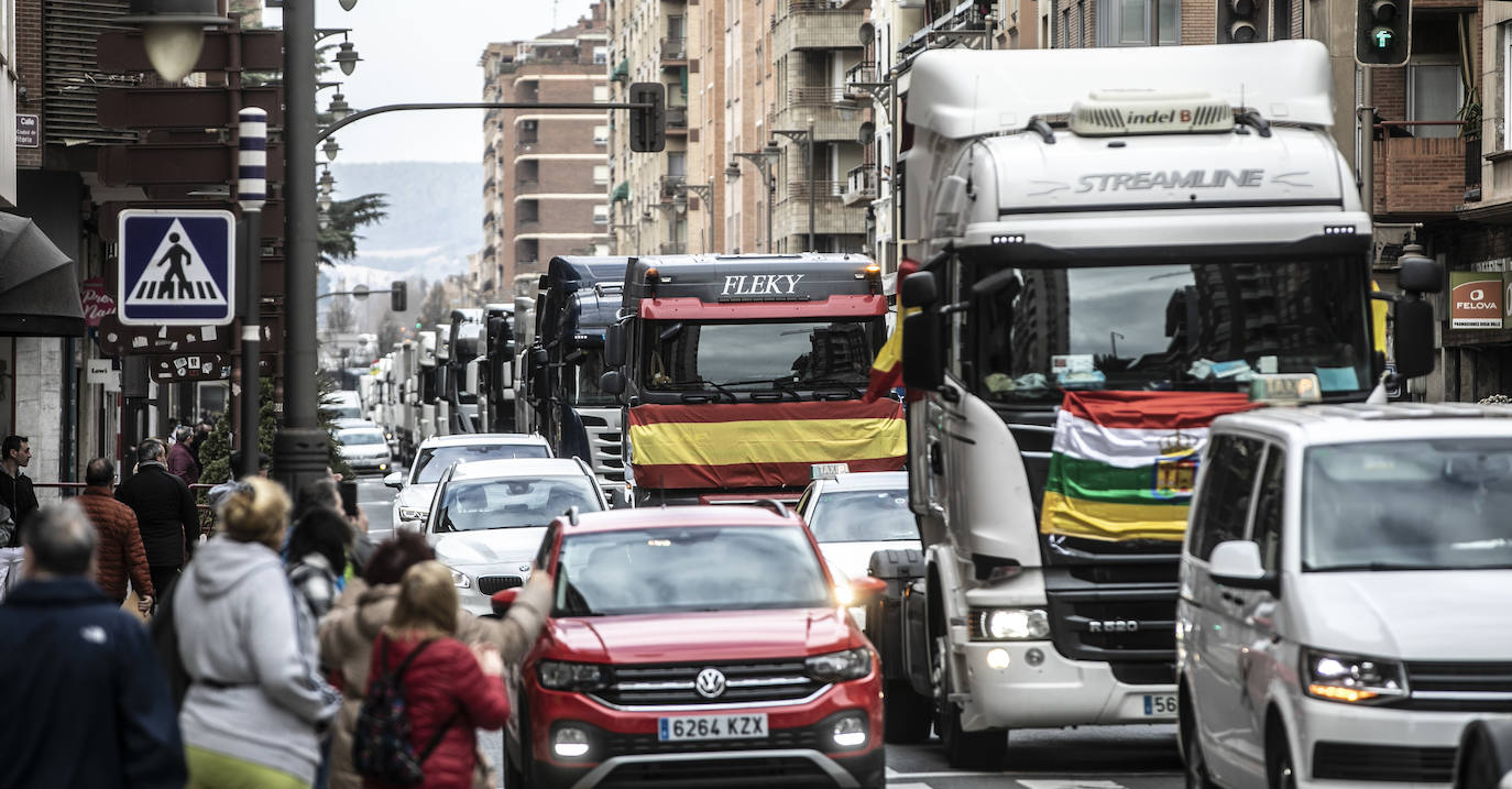 La tercera marcha de camiones recorre este jueves las calles del centro de Logroño. 