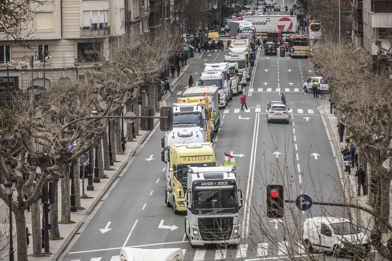 La tercera marcha de camiones recorre este jueves las calles del centro de Logroño. 