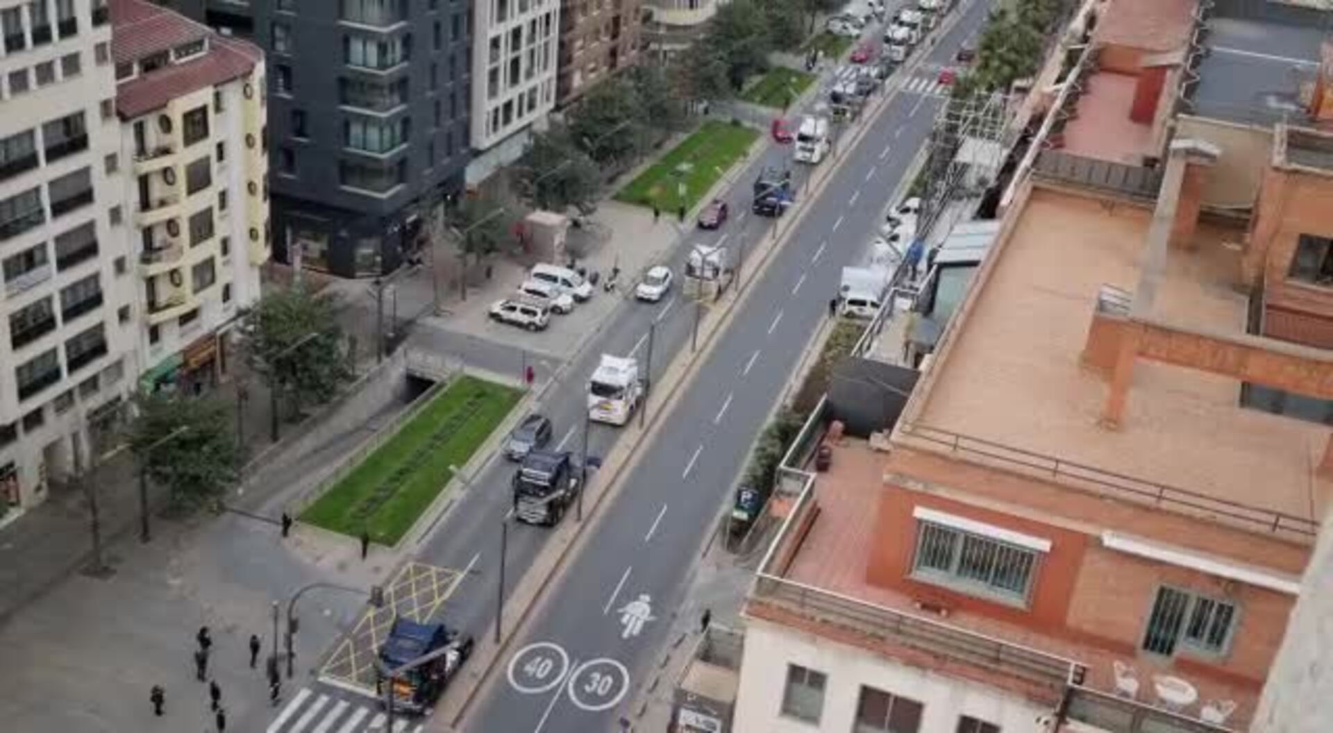 La caravana de camiones toma las calles de Logroño