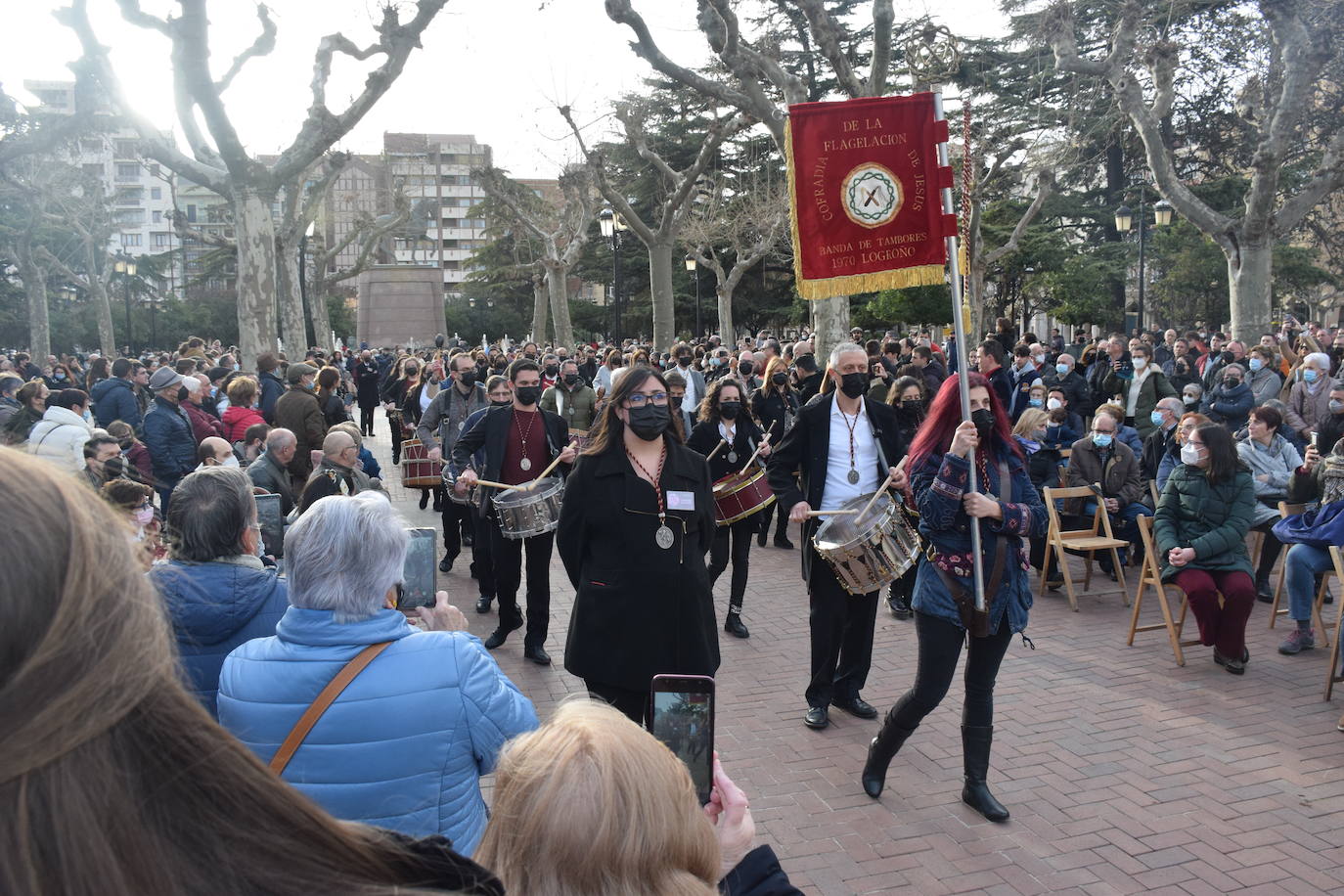 Fotos: Tambores y cornetas avanzan la Semana Santa en El Espolón