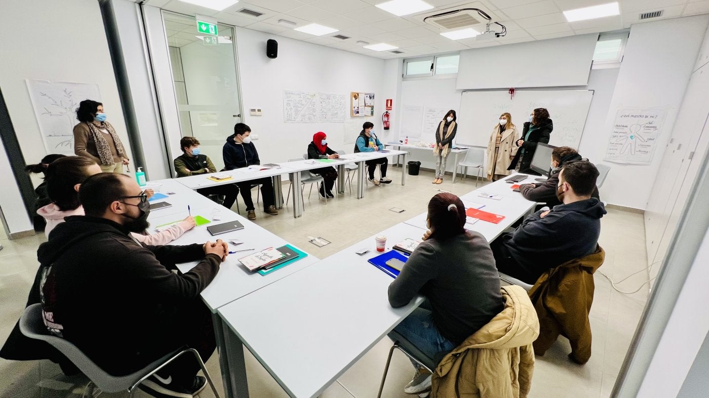 Visita de responsables municipales a la 'aceleradora de empleo Ciudad de Haro'. 