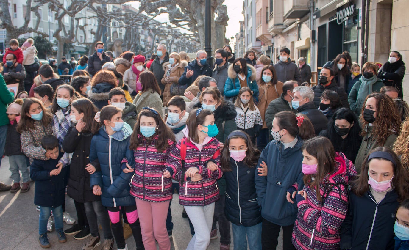 Fotos: Las familias se manifiestan en Santo Domingo de la Calzada por la libre elección de centro