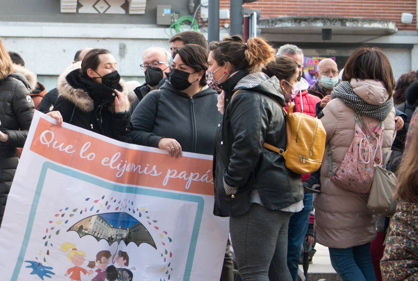 Fotos: Las familias se manifiestan en Santo Domingo de la Calzada por la libre elección de centro