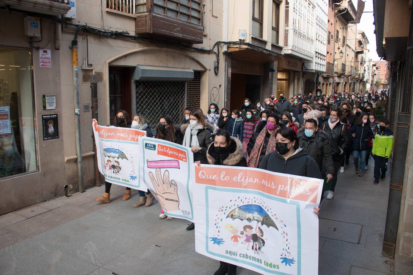 Fotos: Las familias se manifiestan en Santo Domingo de la Calzada por la libre elección de centro