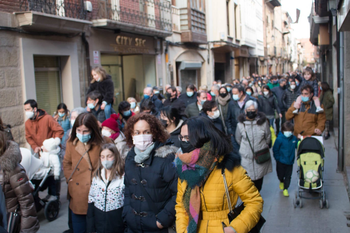 Fotos: Las familias se manifiestan en Santo Domingo de la Calzada por la libre elección de centro