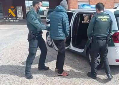 Imagen secundaria 1 - Detenido un vecino de Alfaro por robar una Vespa y esconderla en la casa en la que estaba de okupa