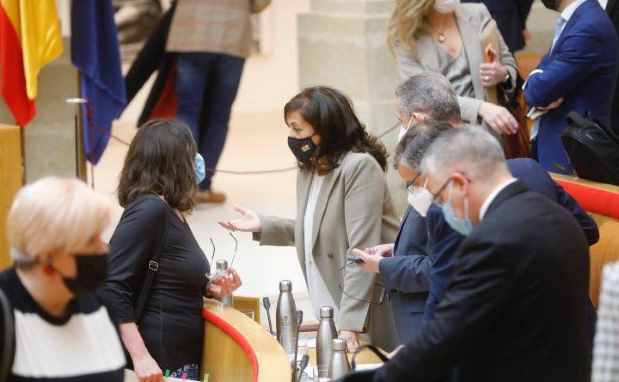 Romero y Andreu, en la sesión del Pleno del Parlamento del este jueves. 