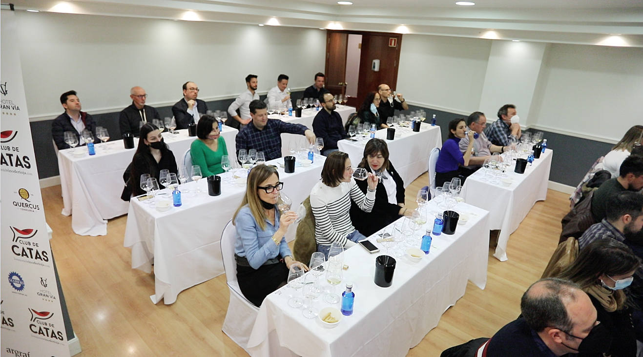 Bodegas Señorío de Villarrica presentó para el club de catas de lomejordelvinoderioja.com las últimas novedades de la bodega familiar de San Asensio y Hervías. 