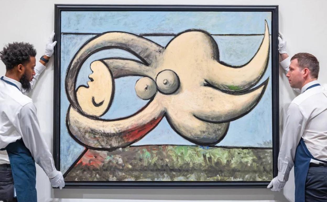 'Mujer desnuda acostada' ('Femme nue couchée', en su título original en francés) pintada por Picasso en 1932. 