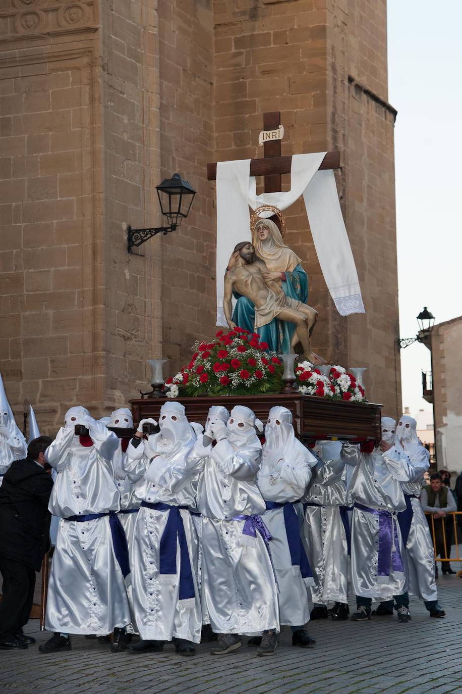 Haro ha recuperado la procesión del Santo Entierro.