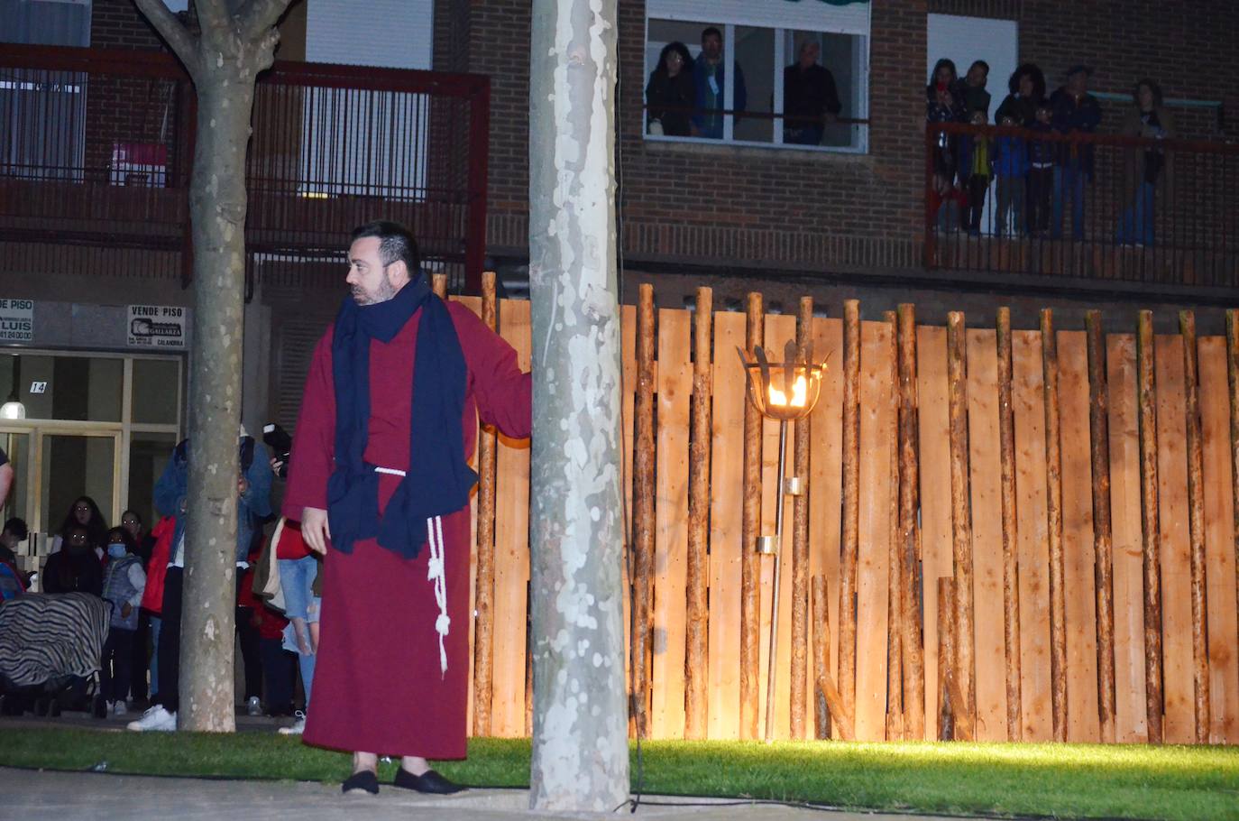 Paso Viviente puso en escena la noche del Jueves Santo la muerte y resurrección de Jesucristo ante miles de personas. 