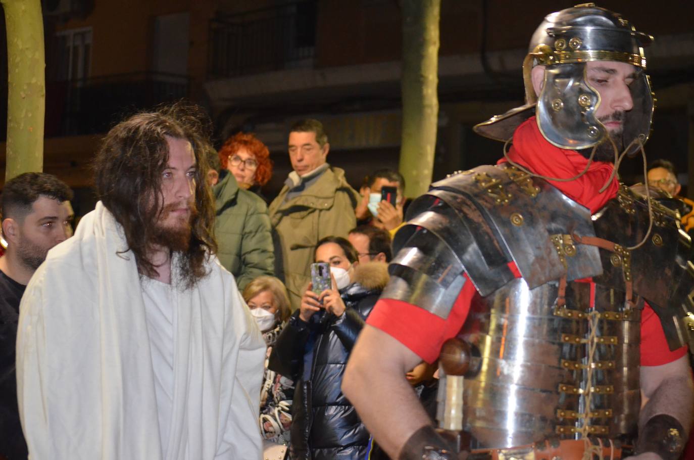 Paso Viviente puso en escena la noche del Jueves Santo la muerte y resurrección de Jesucristo ante miles de personas. 