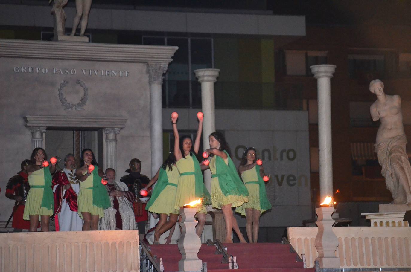 Paso Viviente puso en escena la noche del Jueves Santo la muerte y resurrección de Jesucristo ante miles de personas. 