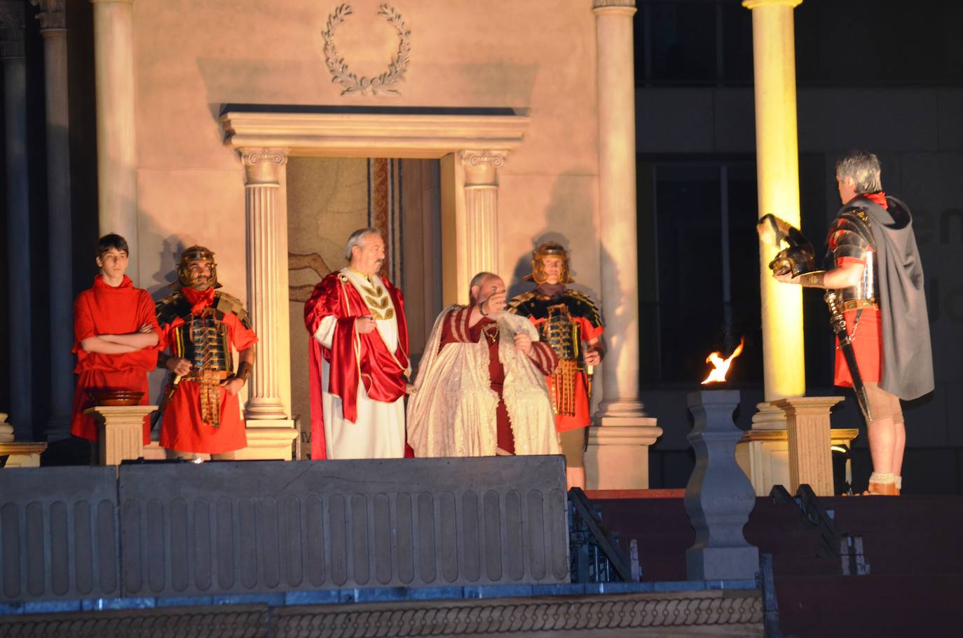 Paso Viviente puso en escena la noche del Jueves Santo la muerte y resurrección de Jesucristo ante miles de personas. 