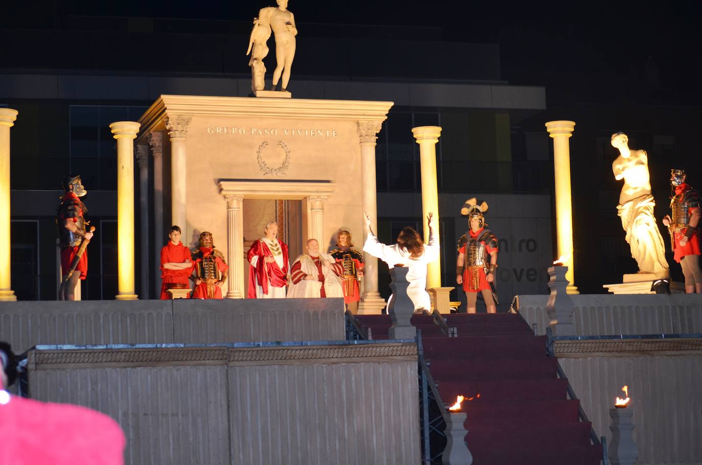 Paso Viviente puso en escena la noche del Jueves Santo la muerte y resurrección de Jesucristo ante miles de personas. 