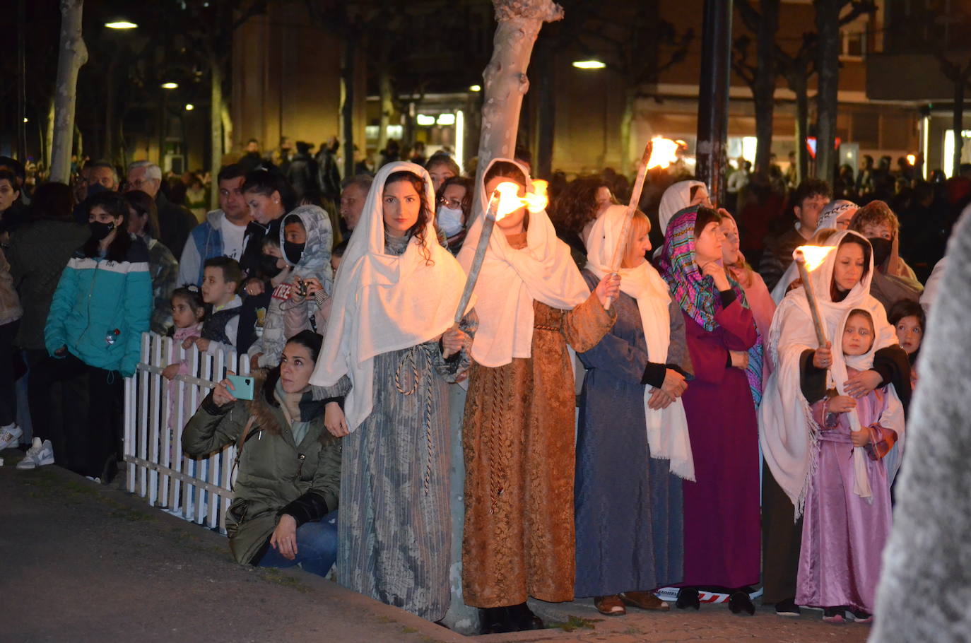 Paso Viviente puso en escena la noche del Jueves Santo la muerte y resurrección de Jesucristo ante miles de personas. 