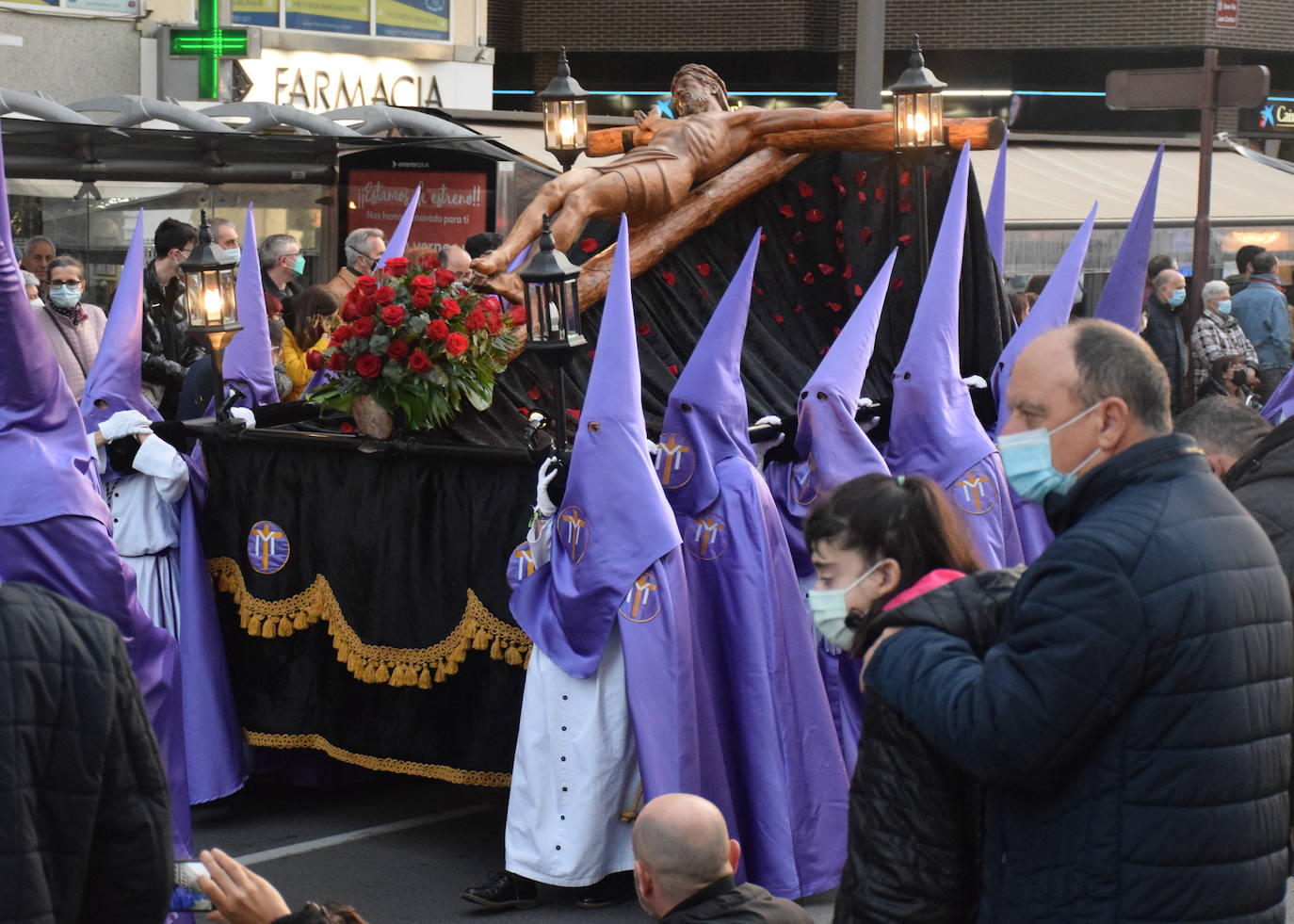 Fotos: Vía Crucis de la Cofradía de Nuestra Señora de la Piedad