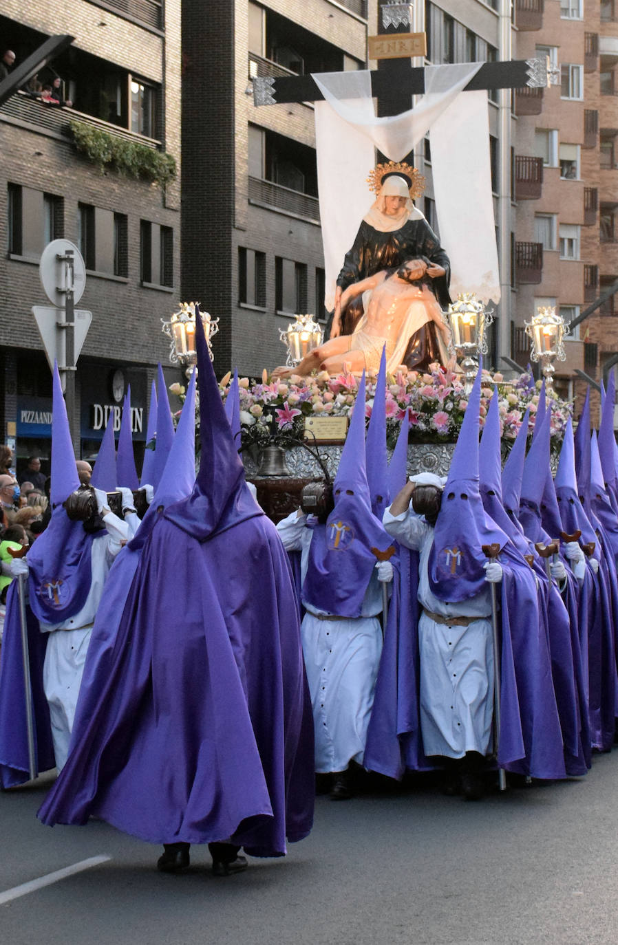 Fotos: Vía Crucis de la Cofradía de Nuestra Señora de la Piedad