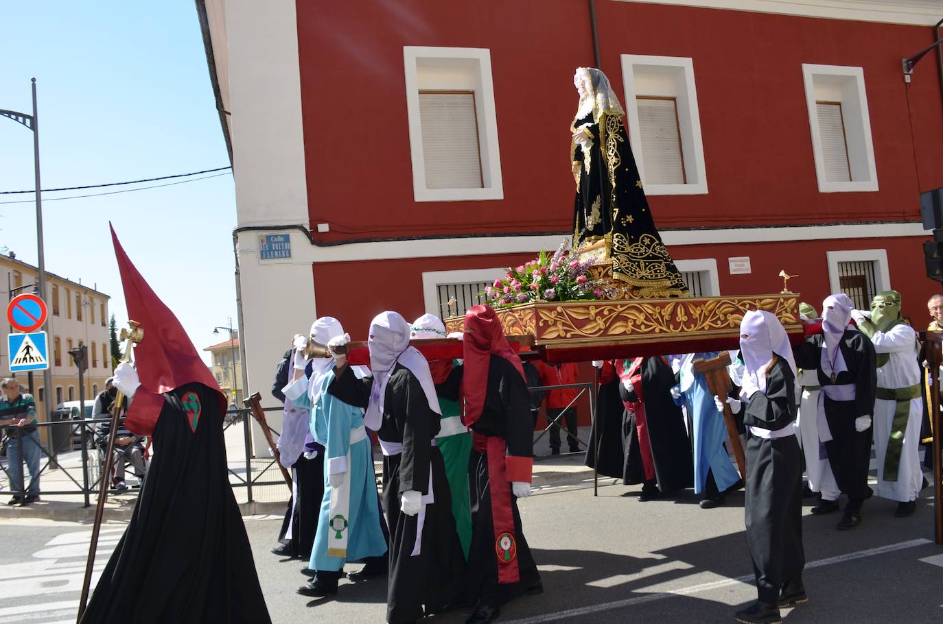 Esta procesión está dedicada a las mujeres maltratadas. 