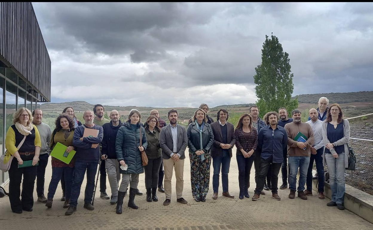 Gobierno de La Rioja, sindicatos y ecologistas logran un acuerdo en la Mesa del Lobo