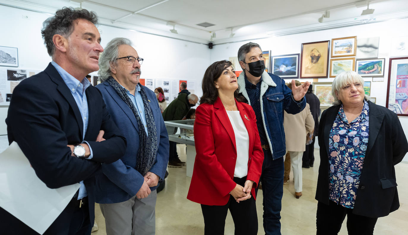 Fotos: Una exposición en la Biblioteca de La Rioja homenajea al poeta y periodista Roberto Iglesias