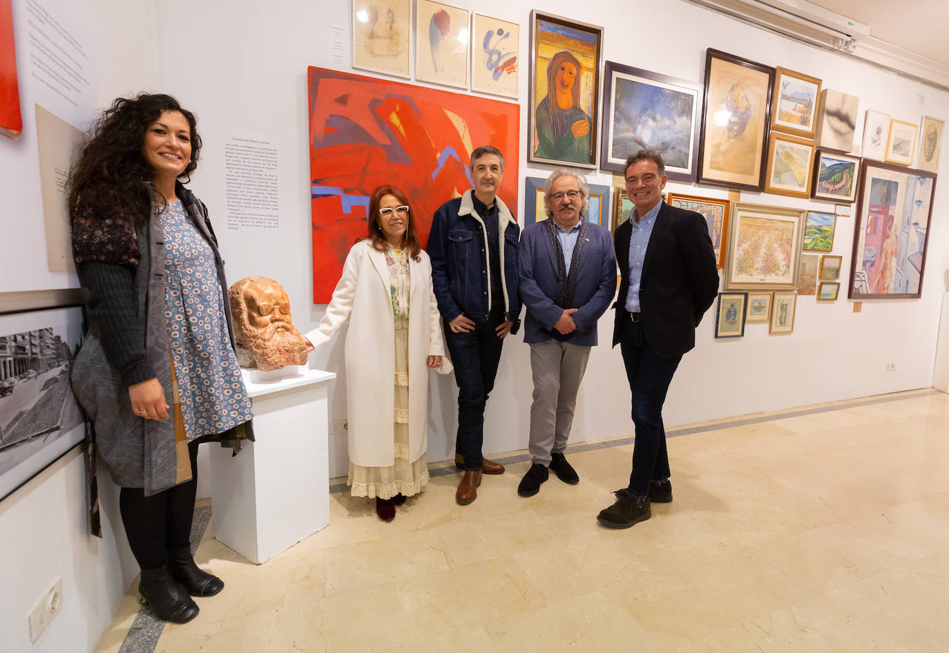 Fotos: Una exposición en la Biblioteca de La Rioja homenajea al poeta y periodista Roberto Iglesias