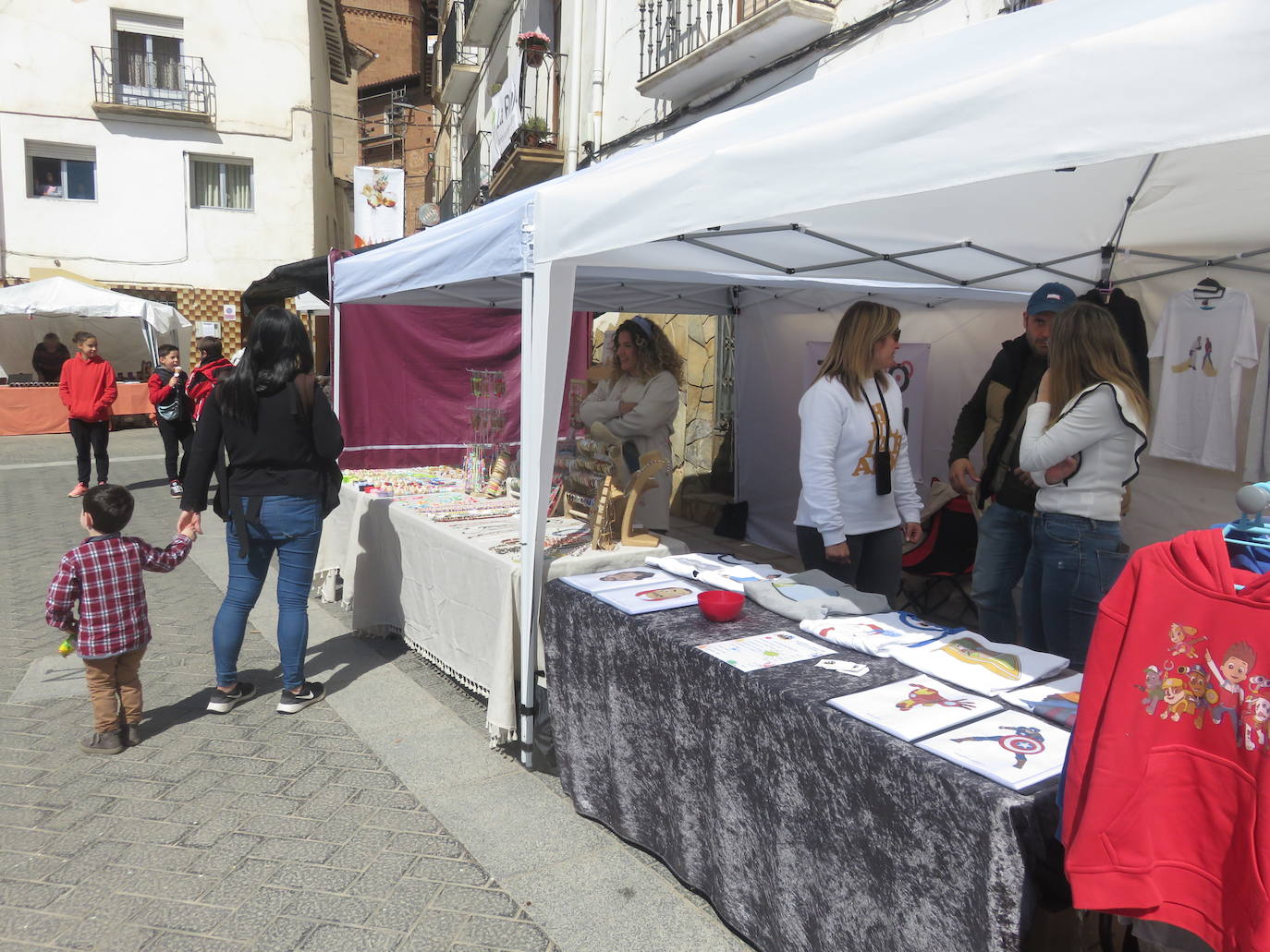 Fotos: Herce reparte 1.300 raciones en la Feria de la Cebolla Asada