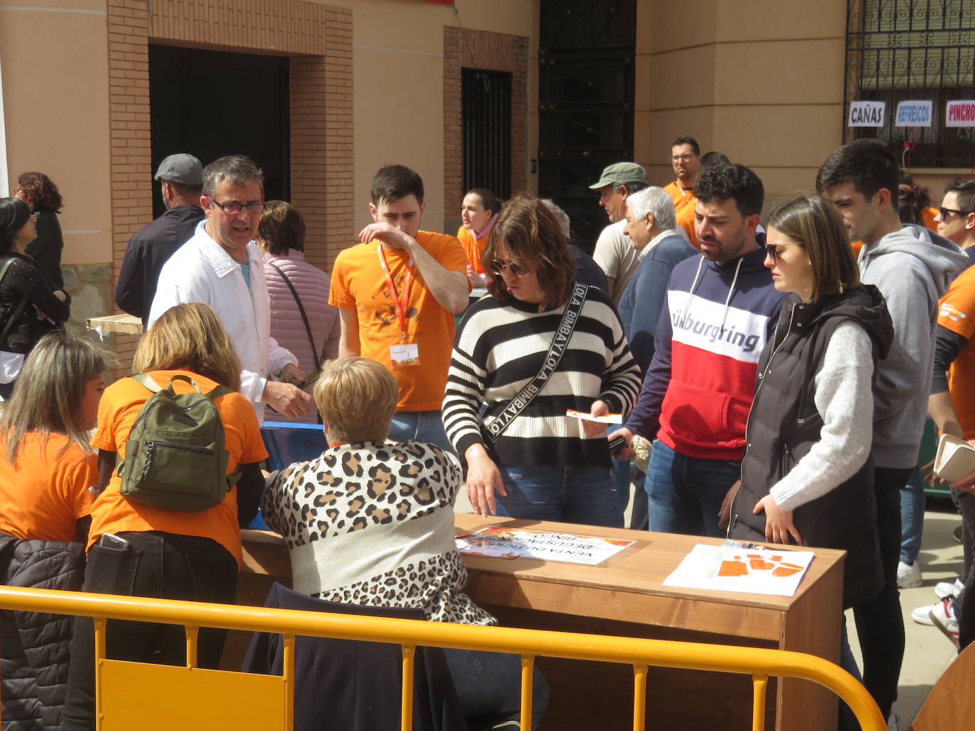 Fotos: Herce reparte 1.300 raciones en la Feria de la Cebolla Asada