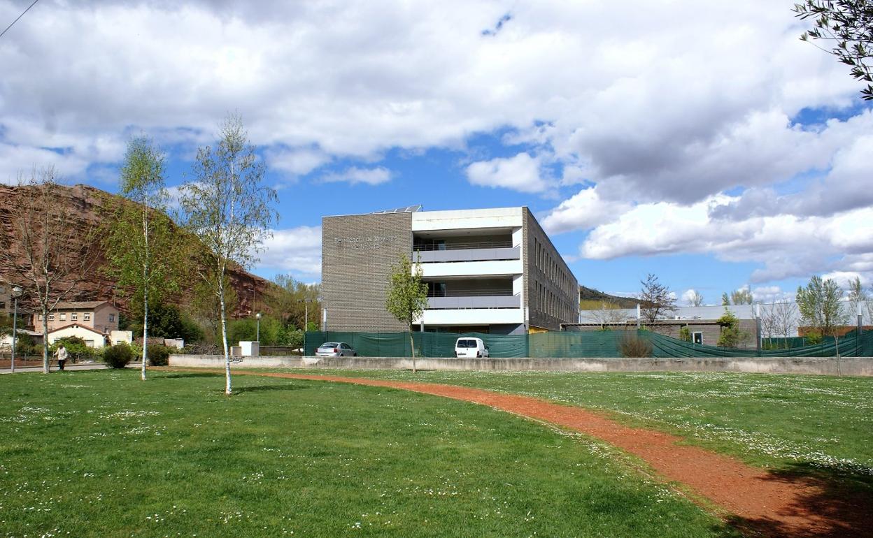 Exterior de la residencia de personas mayores Santa María la Real, en Nájera. 