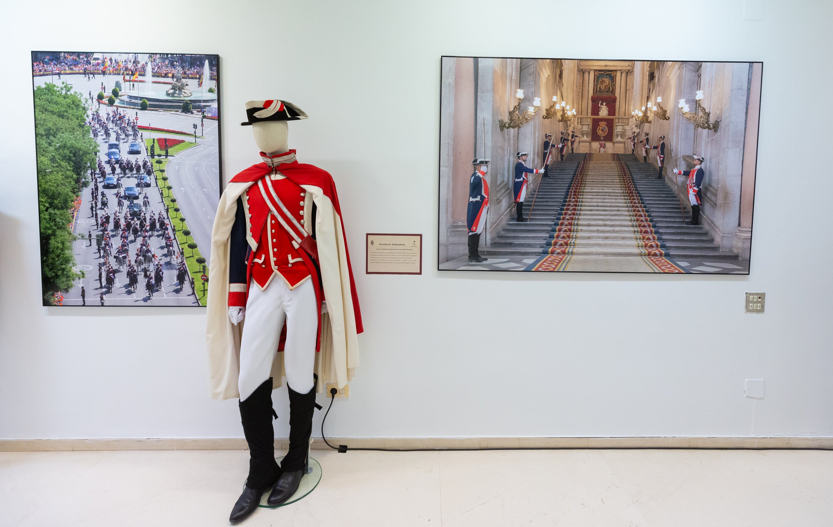 Fotos: La Guardia Real acerca su historia, desde 1504, en una muestra en el Ayuntamiento de Logroño