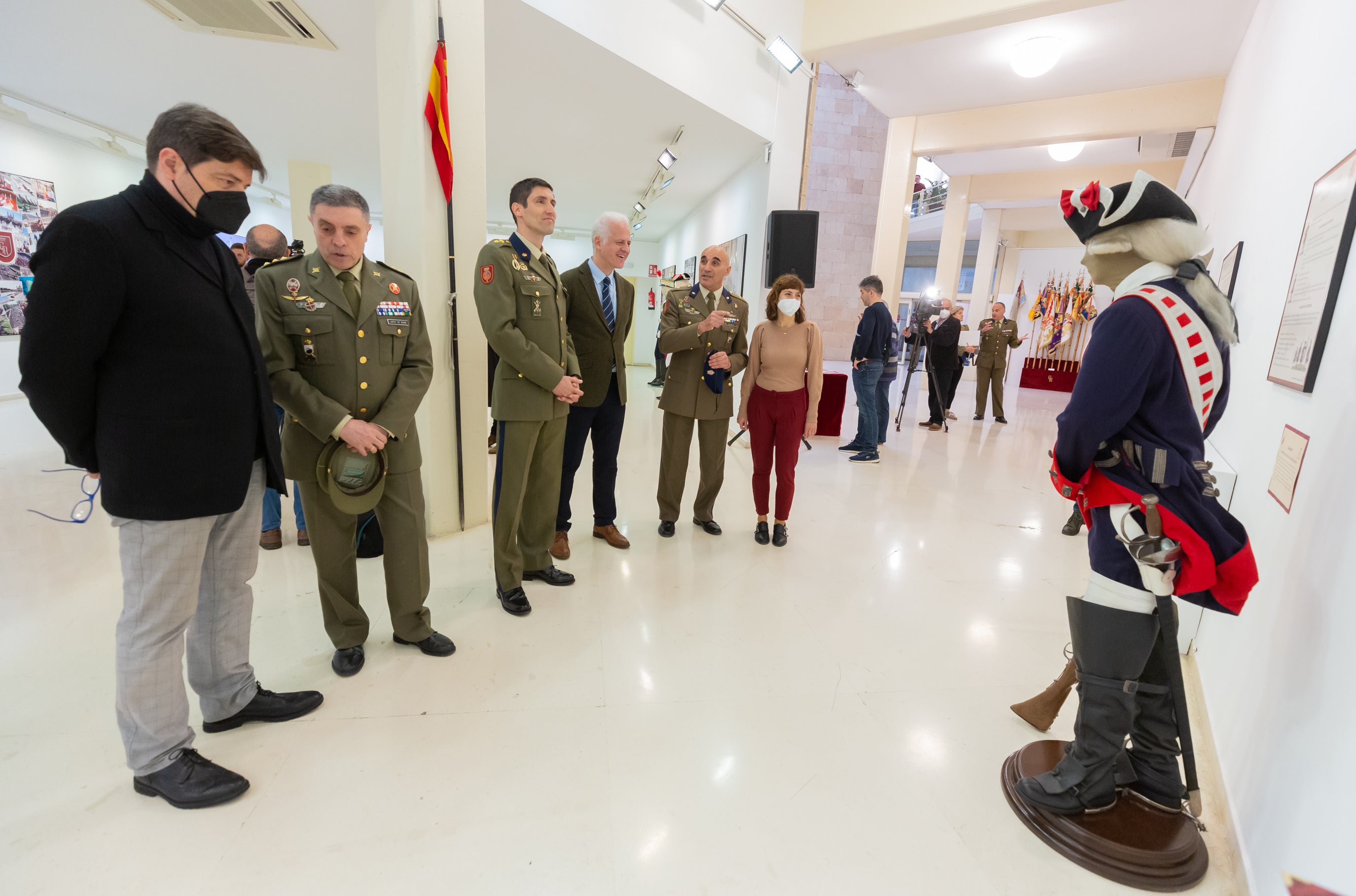 Fotos: La Guardia Real acerca su historia, desde 1504, en una muestra en el Ayuntamiento de Logroño