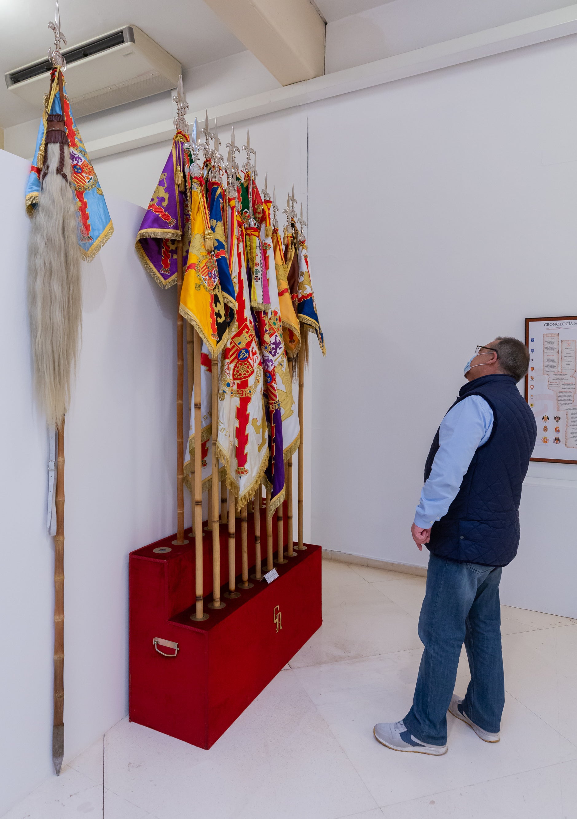 Fotos: La Guardia Real acerca su historia, desde 1504, en una muestra en el Ayuntamiento de Logroño