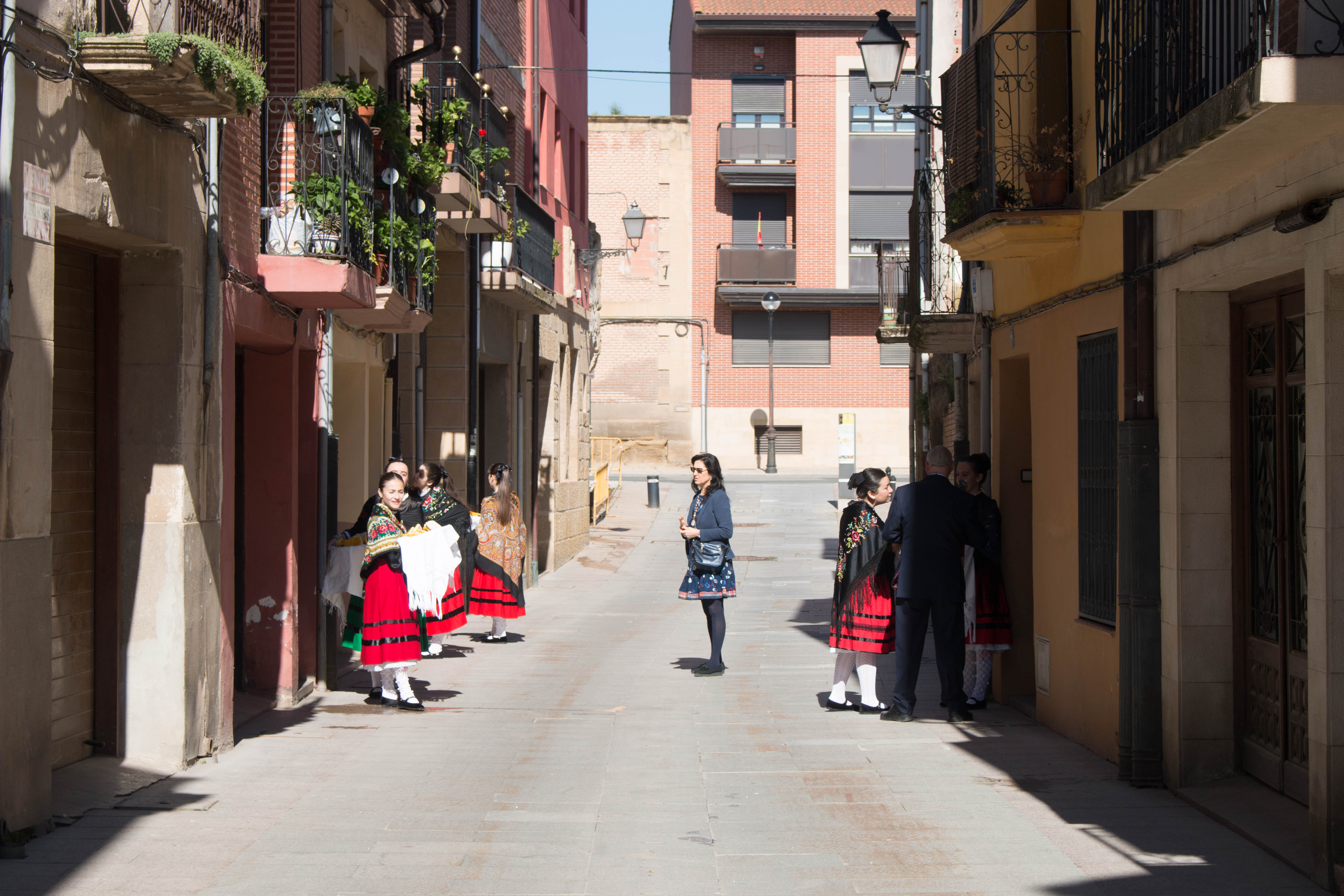 Fotos: La cofradía del Santo y las doncellas reparten en la mañana de este domingo el Pan del Santo