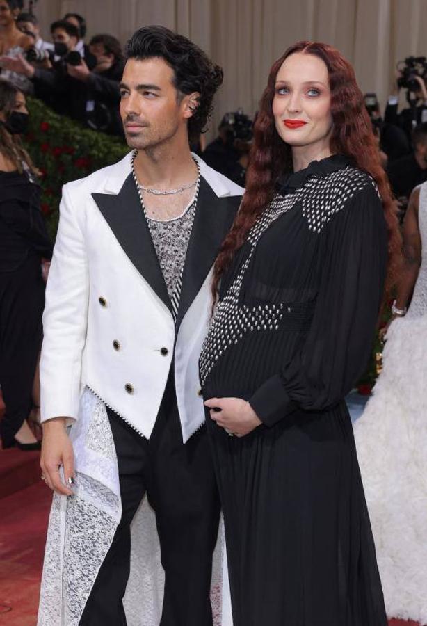 El cantante Joe Jonas con su mujer, Sophie Hunter.