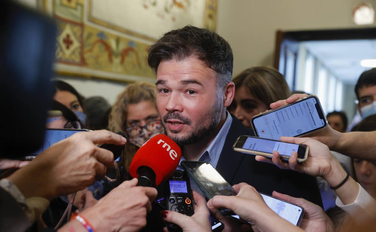 El portavoz de ERC, Gabriel Rufian, a su llegada a la comisión de Secretos Oficiales. 