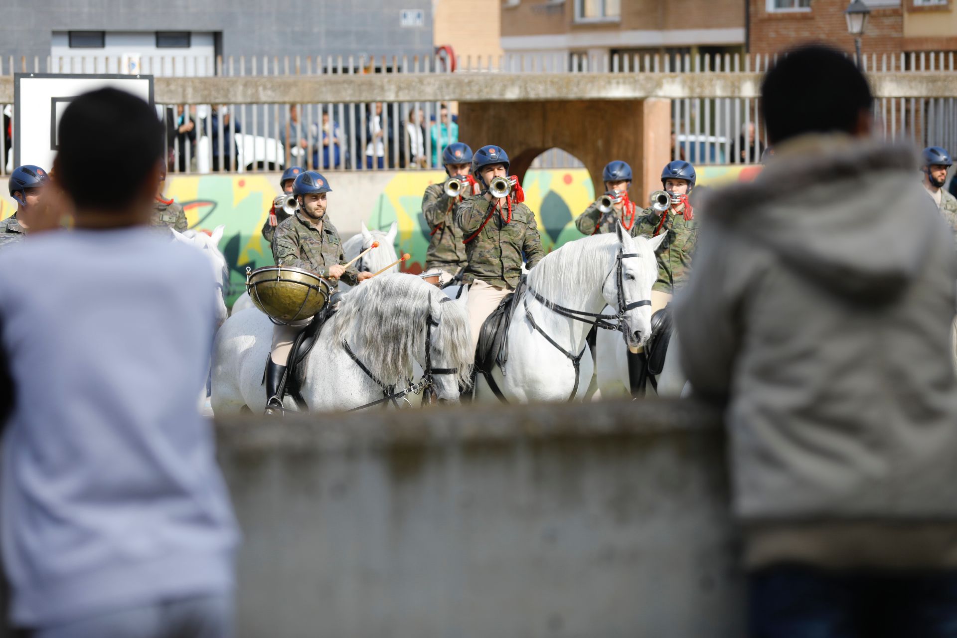 Fotos: La Guardia Real hace parada en Alberite