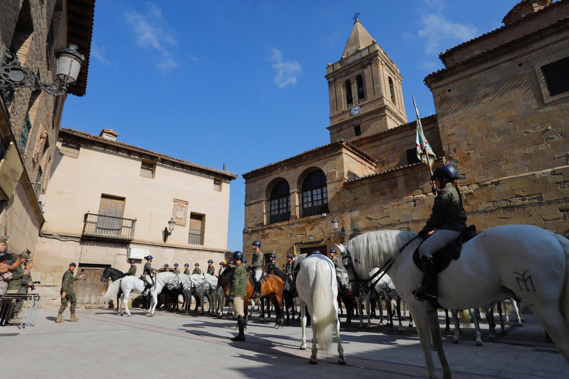 Fotos: La Guardia Real hace parada en Alberite