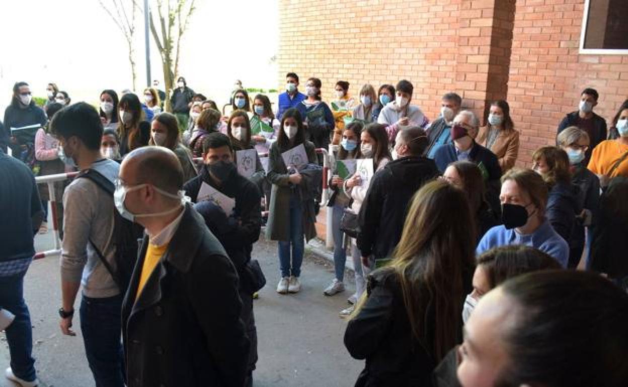 Educación estabilizará 300 plazas ocupadas por docentes interinos con un concurso de méritos o una oposición a medida