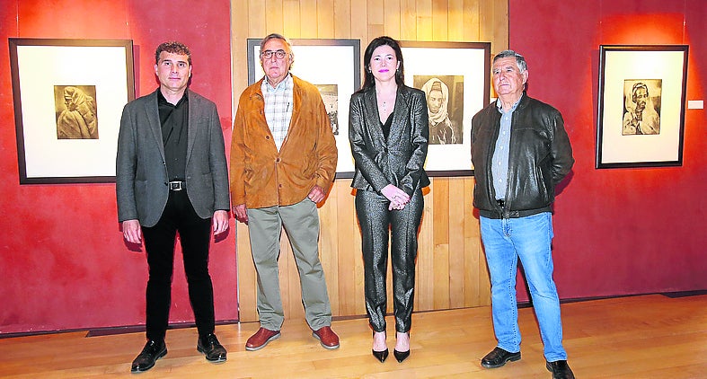 Carlos Fuentes, José María Pérez Lacorzana, Bárbara Mur Borrás y Alejandro Narvaiza, ayer en la presentación de la exposición. 