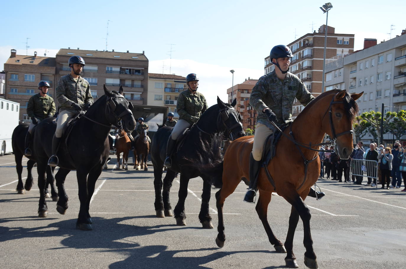 Fotos: Desfile de la Guardia Real a caballo por Calahorra