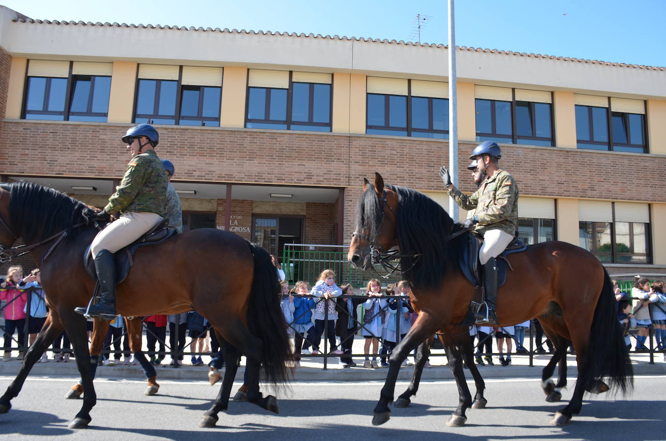 Fotos: Desfile de la Guardia Real a caballo por Calahorra