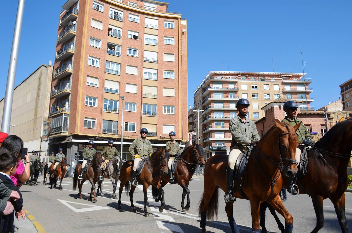 Fotos: Desfile de la Guardia Real a caballo por Calahorra