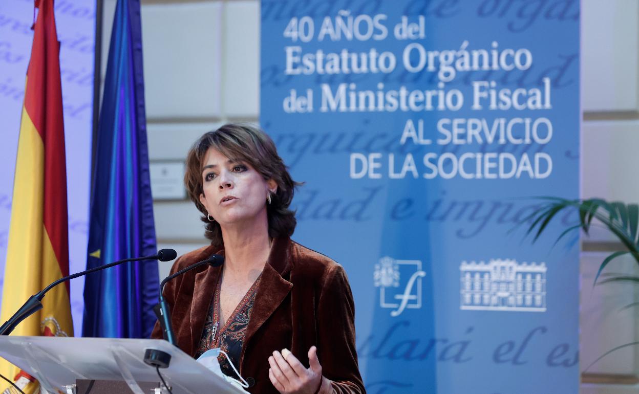 La fiscal general del Estado, Dolores Delgado, ofrece un discurso en el acto conmemorativo del 40 aniversario del Estatuto Orgánico del Ministerio Fiscal celebrado en Madrid, el pasado noviembre.