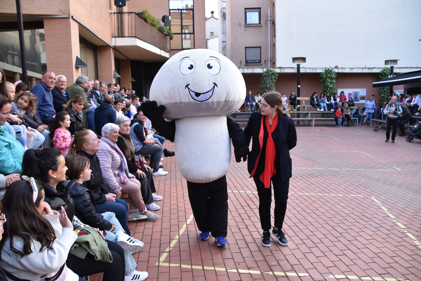 Fotos: Comienza Fungitur con danza, ruta de pinchos y nueva mascota