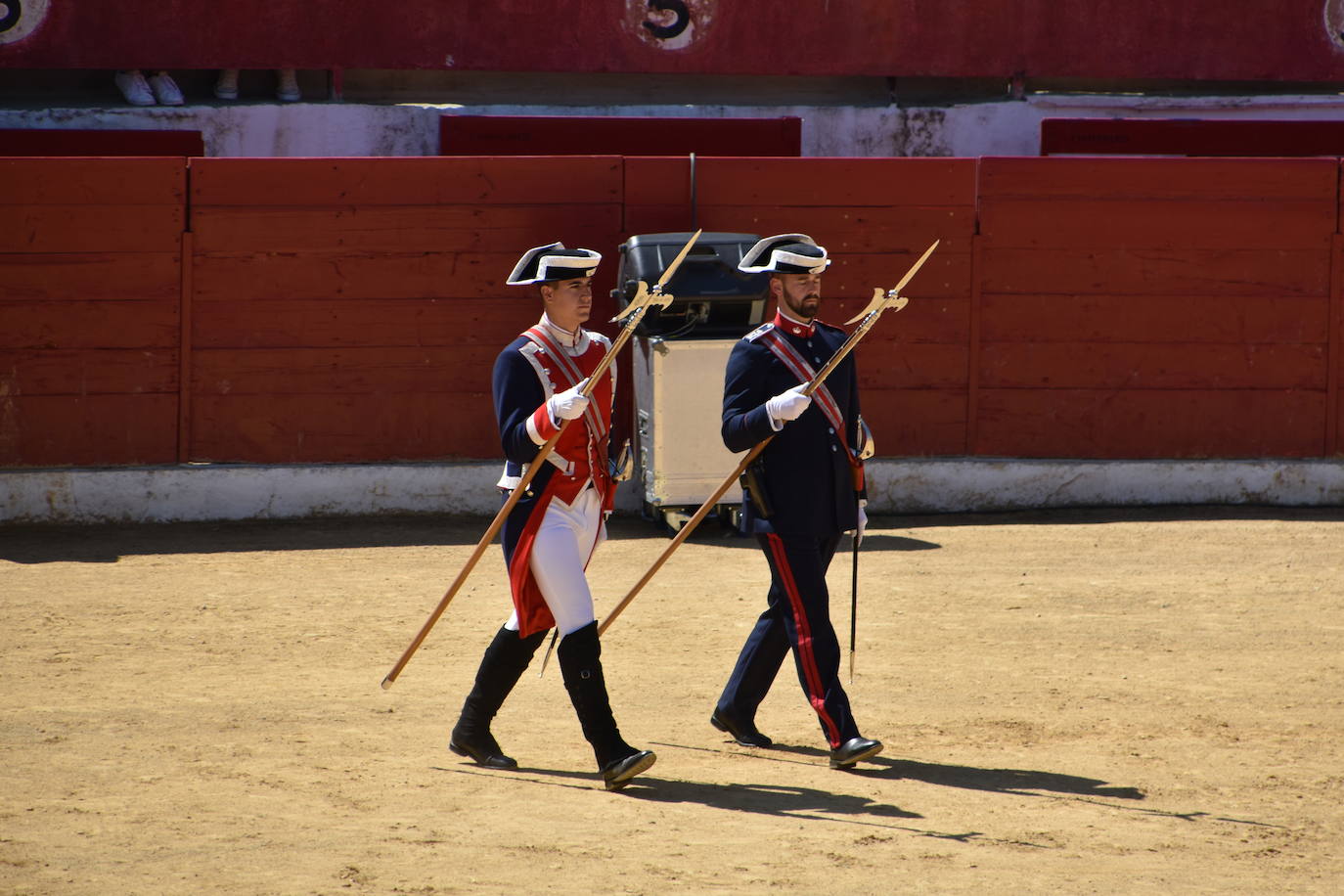 Fotos: Exhibición de la Guardia Real en la plaza de toros de Calahorra
